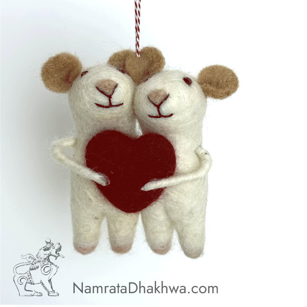 2 Mouse with heart