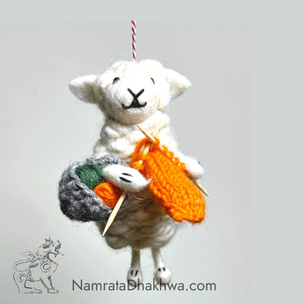 Ship holding yarn